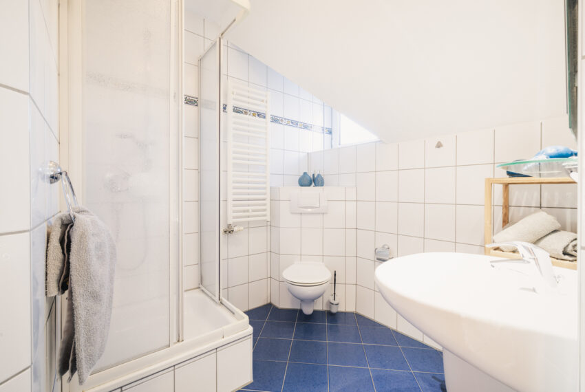 Badezimmer mit Dusche