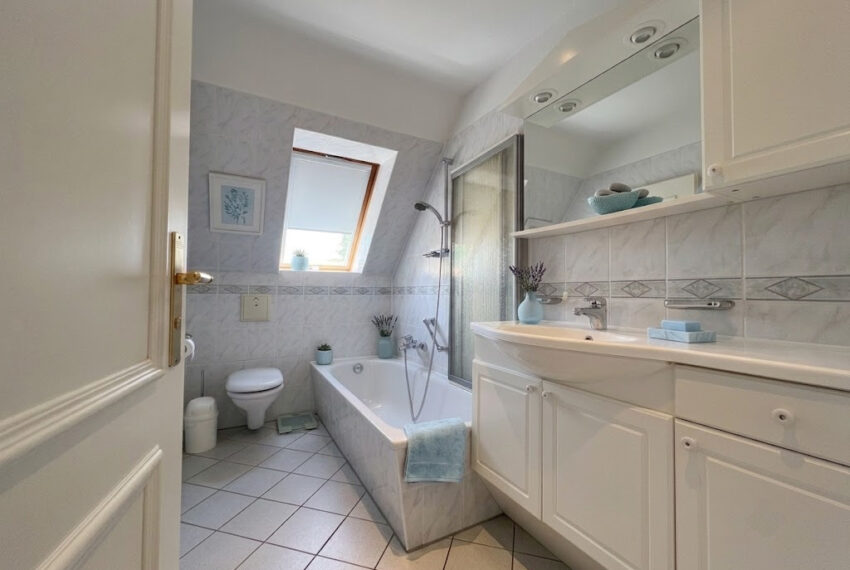 Badezimmer im Obergeschoss
