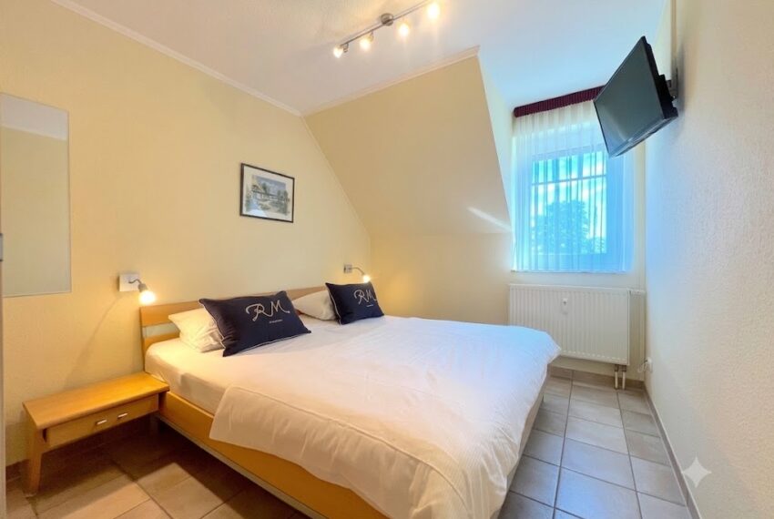 Schlafzimmer 1