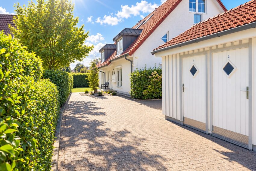 Hauseingang und Schuppen